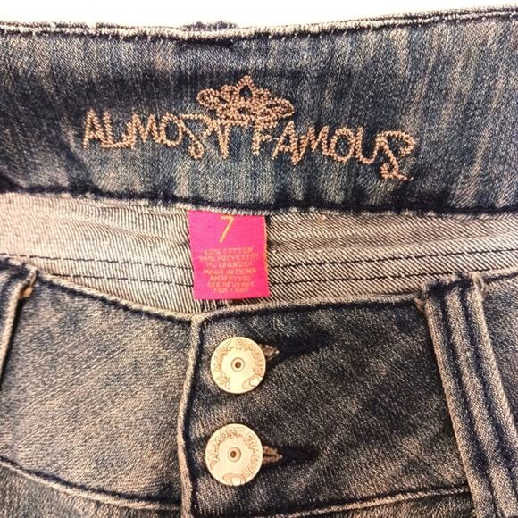 Almost Famous Distressed Jeans Sz 7 Blue Acid Wash Blue Embroidered Pockets Boho - Picture 16 of 16